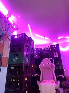 Snapshot of Hot_beauty__ chatting on 10/25/25, 06:21 Hot beauty online show from 10/25/25, 06:21