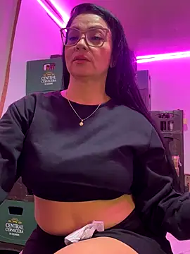 Snapshot of Hot_beauty__ chatting on 11/29/25, 05:43 Hot beauty online show from 11/29/25, 05:43