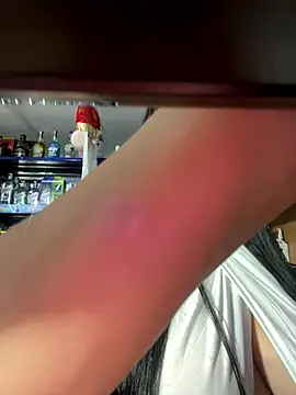 Snapshot of Hot_beauty__ chatting on 12/17/25, 02:50 Hot beauty online show from 12/17/25, 02:50