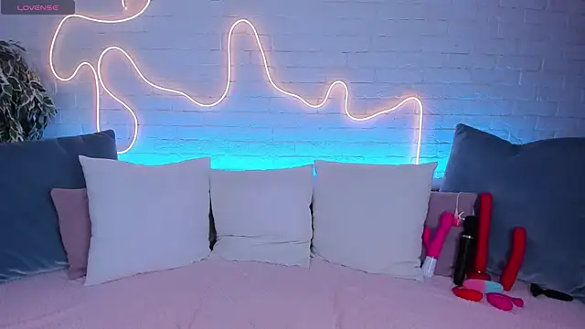 Snapshot of rossy_babe_ chatting on 03/10/25, 12:18 rossy babe online show from 03/10/25, 12:18