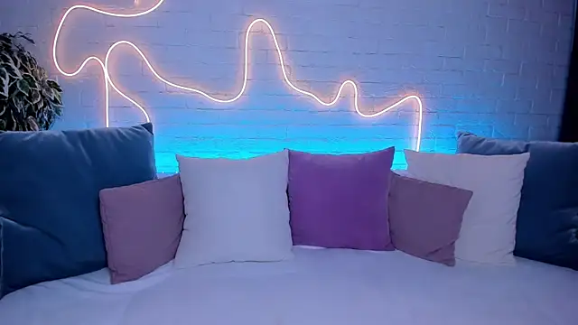 Snapshot of rossy_babe_ chatting on 10/14/25, 12:11 rossy babe online show from 10/14/25, 12:11