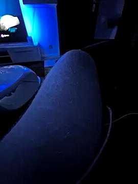 Snapshot of Warumnicht1980 chatting on 02/14/25, 05:51 Warumnicht1980 online show from 02/14/25, 05:51