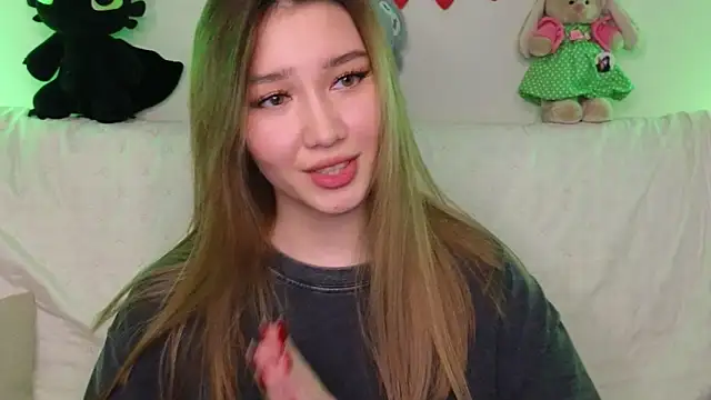 Snapshot of LuxuryGirl__ chatting on 03/04/25, 01:06 LuxuryGirl online show from 03/04/25, 01:06