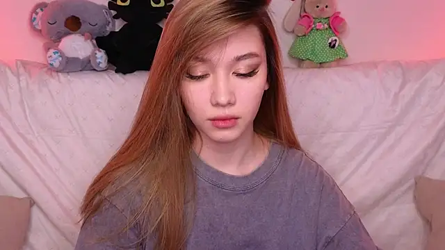 Snapshot of LuxuryGirl__ chatting on 03/05/25, 08:00 LuxuryGirl online show from 03/05/25, 08:00