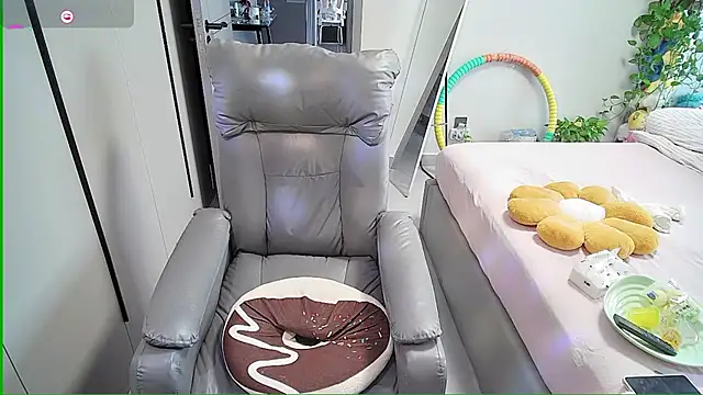 Xiaoyu-G online show from 09/12/25, 01:06