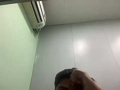 Snapshot of Mixups161 chatting on 12/15/25, 09:35 Mixups161 online show from 12/15/25, 09:35