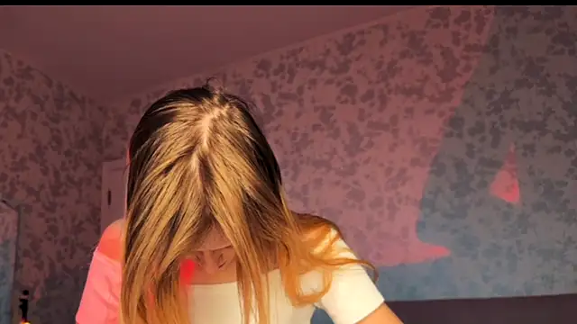 Snapshot of Evvie_Summn1 chatting on 12/02/25, 06:19 Evvie Summn1 online show from 12/02/25, 06:19