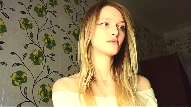 Evvie Summn1 online show from 05/17/26, 07:17