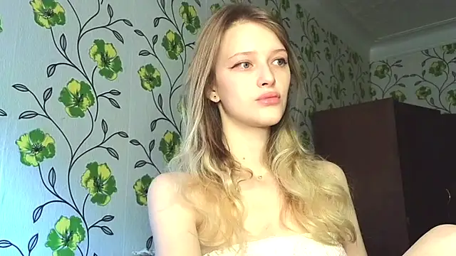Snapshot of Evvie_Summn1 chatting on 06/14/26, 07:21 Evvie Summn1 online show from 06/14/26, 07:21