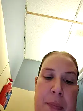 Snapshot of 023Longandjuicy chatting on 12/19/25, 12:06 023Longandjuicy online show from 12/19/25, 12:06