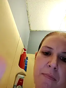 Snapshot of 023Longandjuicy chatting on 01/08/26, 04:15 023Longandjuicy online show from 01/08/26, 04:15