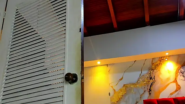 MAISE HILL1 online show from 11/06/25, 01:12