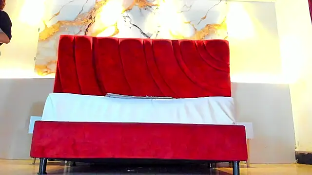 MAISE HILL1 online show from 11/07/25, 01:22