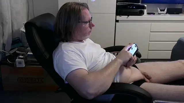 Snapshot of VSteph chatting on 04/22/26, 09:05 VSteph online show from 04/22/26, 09:05