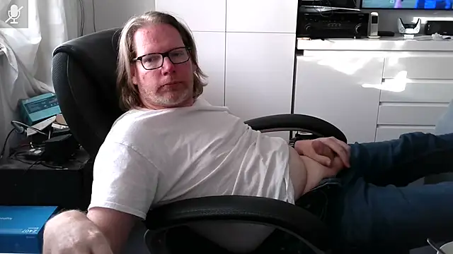 Snapshot of VSteph chatting on 05/08/26, 05:40 VSteph online show from 05/08/26, 05:40