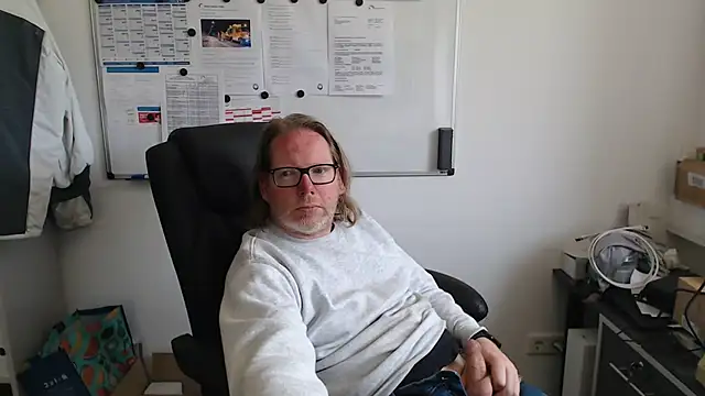Snapshot of VSteph chatting on 05/19/26, 03:07 VSteph online show from 05/19/26, 03:07