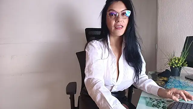 Snapshot of Zuzana21 chatting on 02/02/26, 12:59 Zuzana21 online show from 02/02/26, 12:59