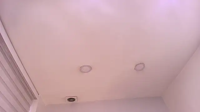 Snapshot of Zuzana21 chatting on 02/05/26, 12:43 Zuzana21 online show from 02/05/26, 12:43