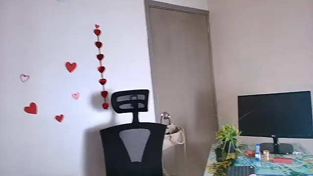 Snapshot of Zuzana21 chatting on 02/13/26, 01:29 Zuzana21 online show from 02/13/26, 01:29