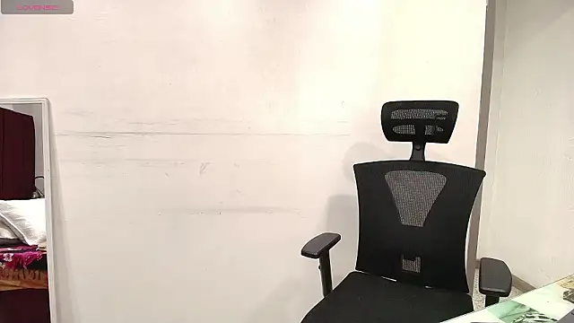 Snapshot of Zuzana21 chatting on 02/24/26, 12:47 Zuzana21 online show from 02/24/26, 12:47