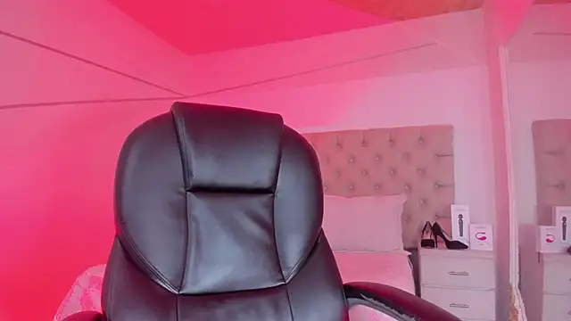 Snapshot of PandoraRider chatting on 12/27/24, 01:18 PandoraRider online show from 12/27/24, 01:18