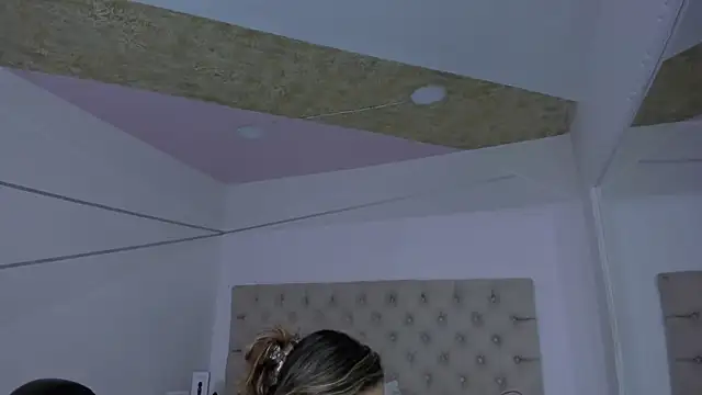 Snapshot of PandoraRider chatting on 11/19/25, 01:11 PandoraRider online show from 11/19/25, 01:11