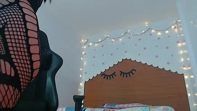 Snapshot of Chinatsu_t chatting on 01/23/25, 04:09 Chinatsu t online show from 01/23/25, 04:09