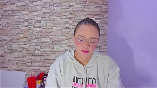 nicollee18 online show from 10/02/25, 01:01