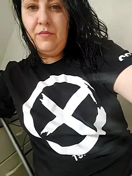 Snapshot of Tamara1955 chatting on 02/23/25, 10:28 Tamara1955 online show from 02/23/25, 10:28