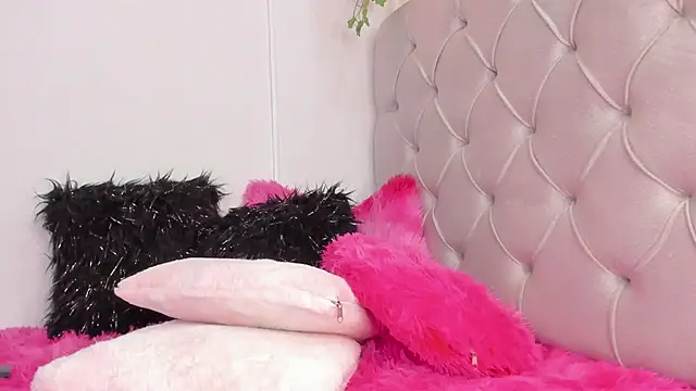 Snapshot of lilibluex chatting on 03/14/25, 03:37 lilibluex online show from 03/14/25, 03:37