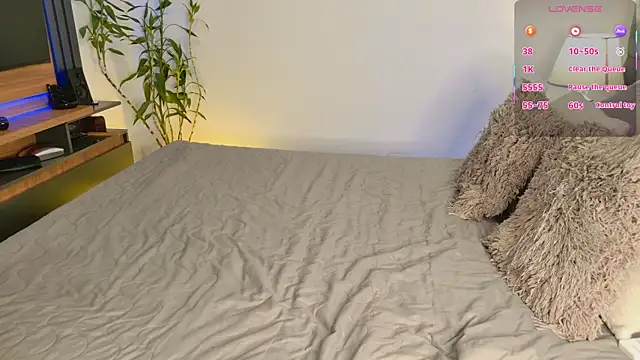 Alexawhiittee online show from 12/20/25, 03:24