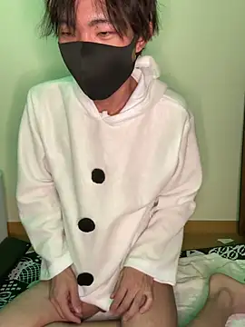 Snapshot of UKI06 chatting on 12/21/24, 02:04 UKI06 online show from 12/21/24, 02:04