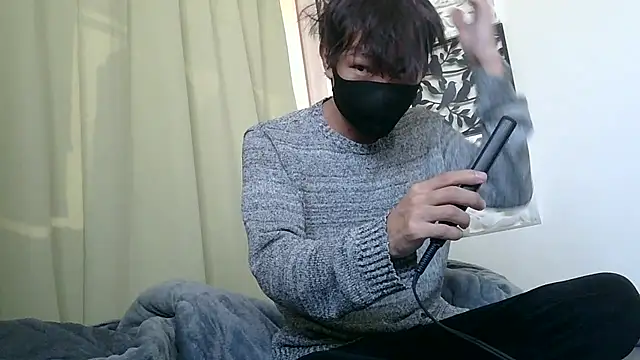 Snapshot of UKI06 chatting on 12/23/24, 04:33 UKI06 online show from 12/23/24, 04:33