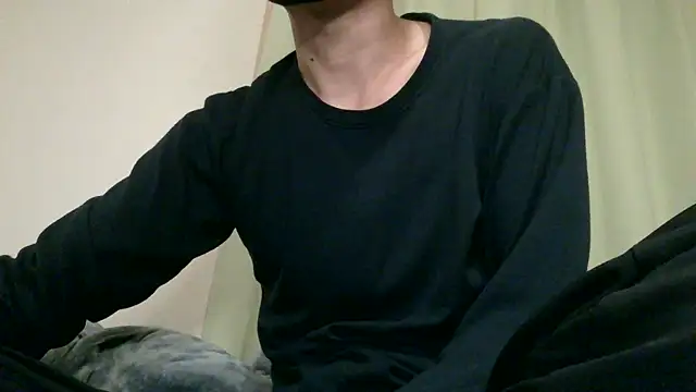 Snapshot of UKI06 chatting on 12/27/24, 12:12 UKI06 online show from 12/27/24, 12:12