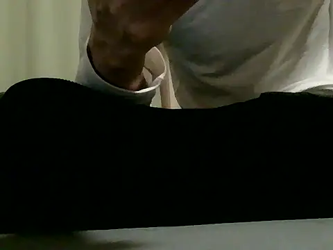 Snapshot of UKI06 chatting on 01/10/25, 03:48 UKI06 online show from 01/10/25, 03:48