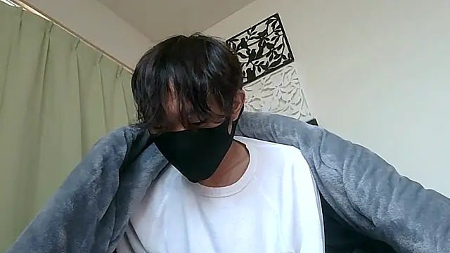 Snapshot of UKI06 chatting on 01/14/25, 04:57 UKI06 online show from 01/14/25, 04:57