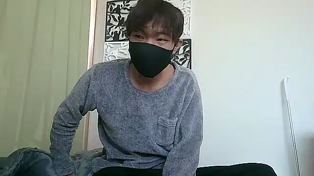 Snapshot of UKI06 chatting on 02/14/25, 04:37 UKI06 online show from 02/14/25, 04:37