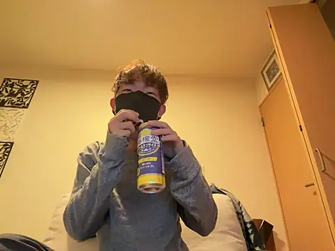 Snapshot of UKI06 chatting on 02/16/25, 05:37 UKI06 online show from 02/16/25, 05:37