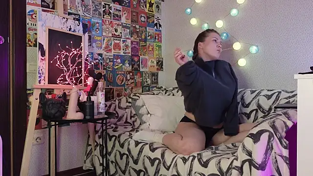 LittleLeen online show from 02/05/25, 06:48