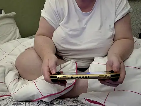 MarthaBriest online show from 11/02/25, 03:31