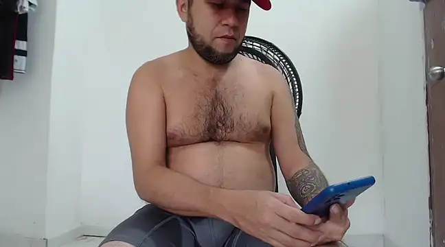 Snapshot of very2_sexy chatting on 02/04/25, 02:21 very2 sexy online show from 02/04/25, 02:21