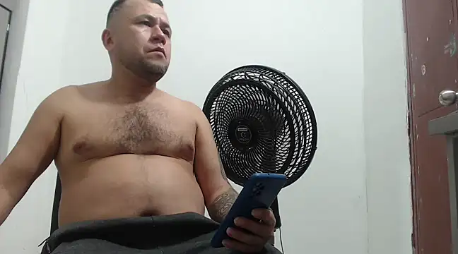 Snapshot of very2_sexy chatting on 03/16/25, 03:36 very2 sexy online show from 03/16/25, 03:36