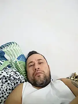 Snapshot of very2_sexy chatting on 10/23/25, 11:46 very2 sexy online show from 10/23/25, 11:46