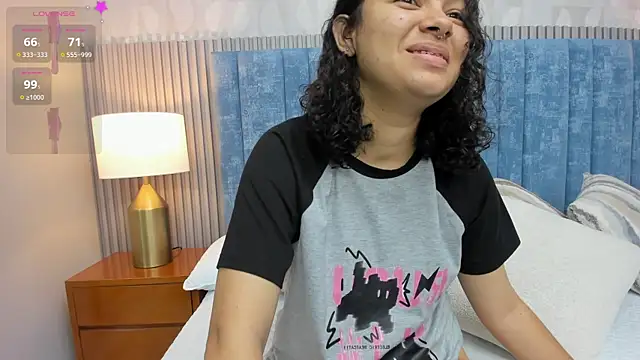 Snapshot of pretty_sunlight_ chatting on 10/19/25, 01:28 pretty sunlight  online show from 10/19/25, 01:28