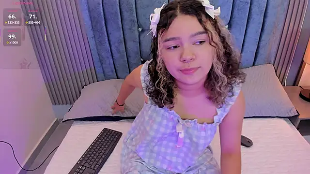 Snapshot of pretty_sunlight_ chatting on 06/21/26, 11:51 pretty sunlight online show from 06/21/26, 11:51