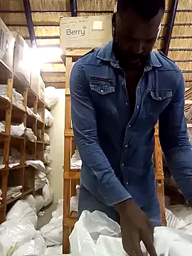 Snapshot of Touch_mysoul chatting on 01/19/25, 11:12 Touch mysoul online show from 01/19/25, 11:12