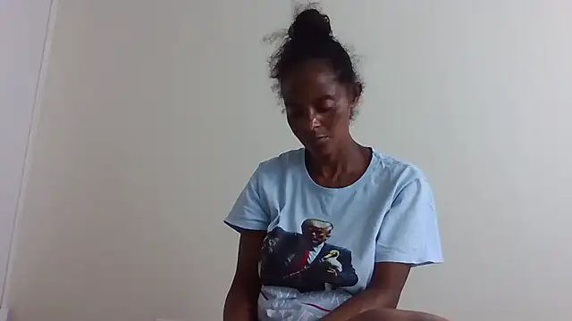 Snapshot of sweets_80 chatting on 11/28/25, 12:19 sweets 80 online show from 11/28/25, 12:19