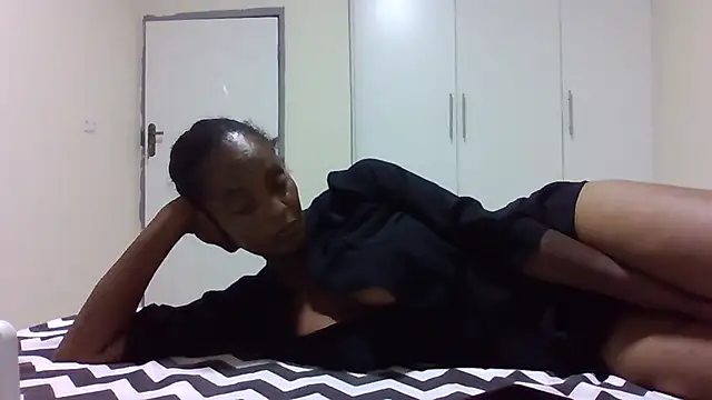 Snapshot of sweets_80 chatting on 12/13/25, 07:53 sweets 80 online show from 12/13/25, 07:53