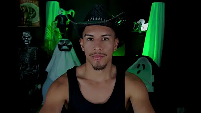 Snapshot of Aaronfox_x chatting on 11/01/25, 12:23 Aaronfox x online show from 11/01/25, 12:23