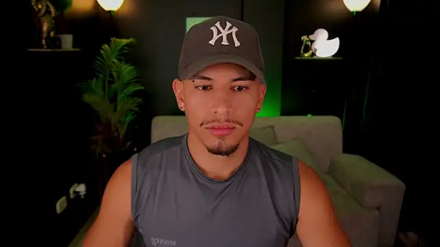 Snapshot of Aaronfox_x chatting on 11/03/25, 10:49 Aaronfox x online show from 11/03/25, 10:49